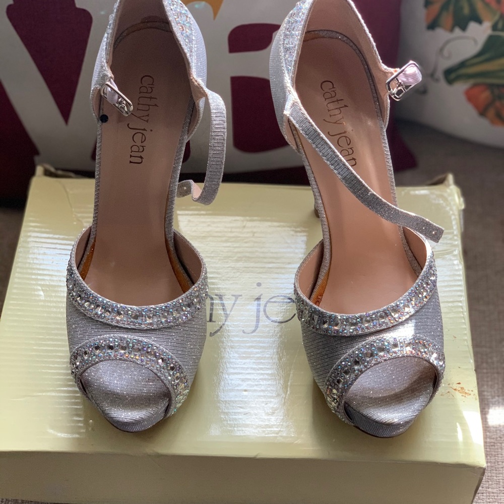 Shoe - Picture 3 of 3